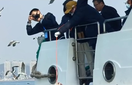 自己把骨灰扔海里是海葬吗视频-2